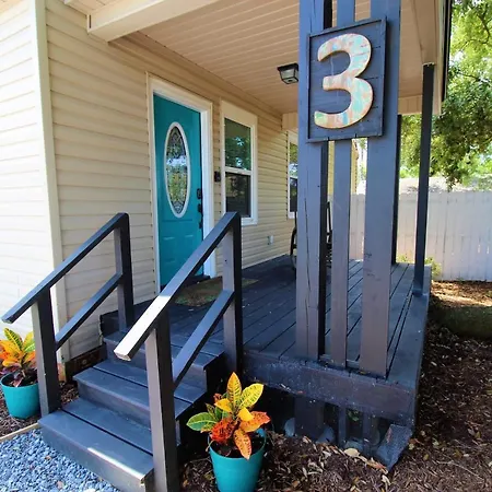 Beachy Bungalow For Family Fun! Walk To Beach!